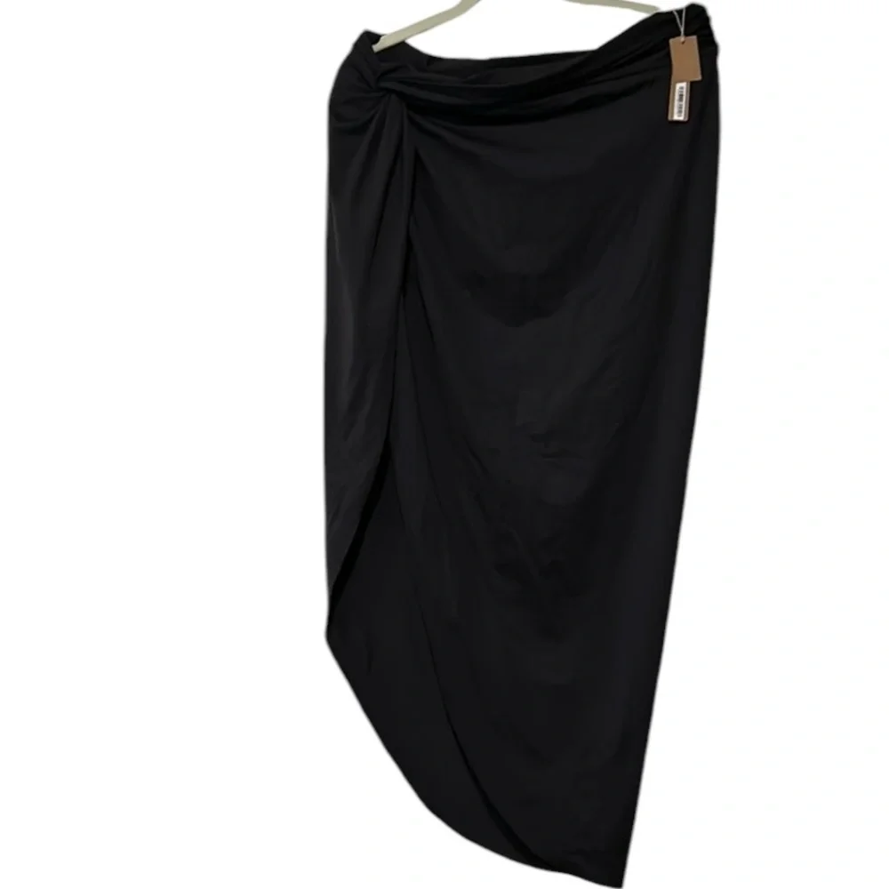 SKIMS black XL swim sarong fits woman’s 12-16 stretch NWT